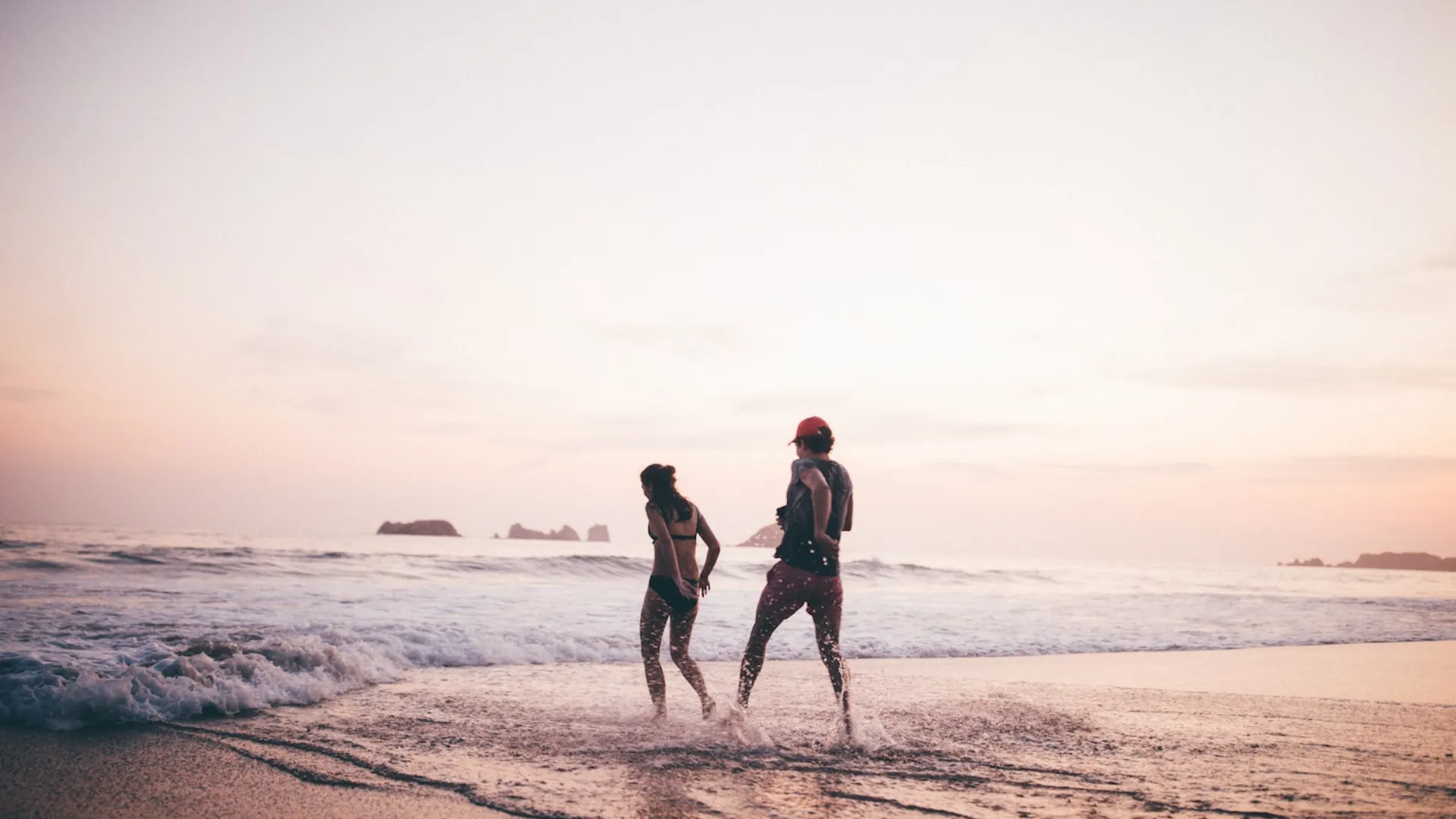 Find Love by Meeting People Outside Your Comfort Zone