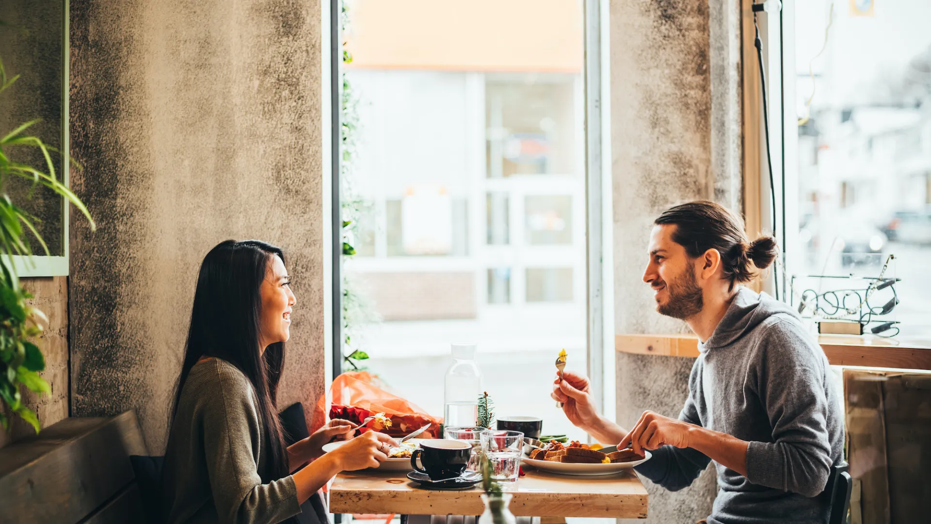 First Date Tips How to Spark Meaningful Conversations